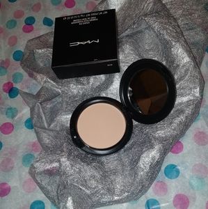 🌸 New Mac NC20 Studio Fix Powder + Foundation 🌸